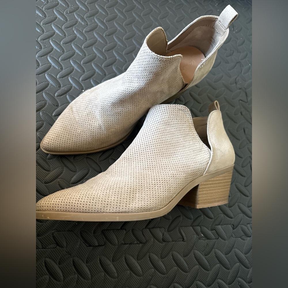 Universal Thread Perforated Tan Ankle Booties